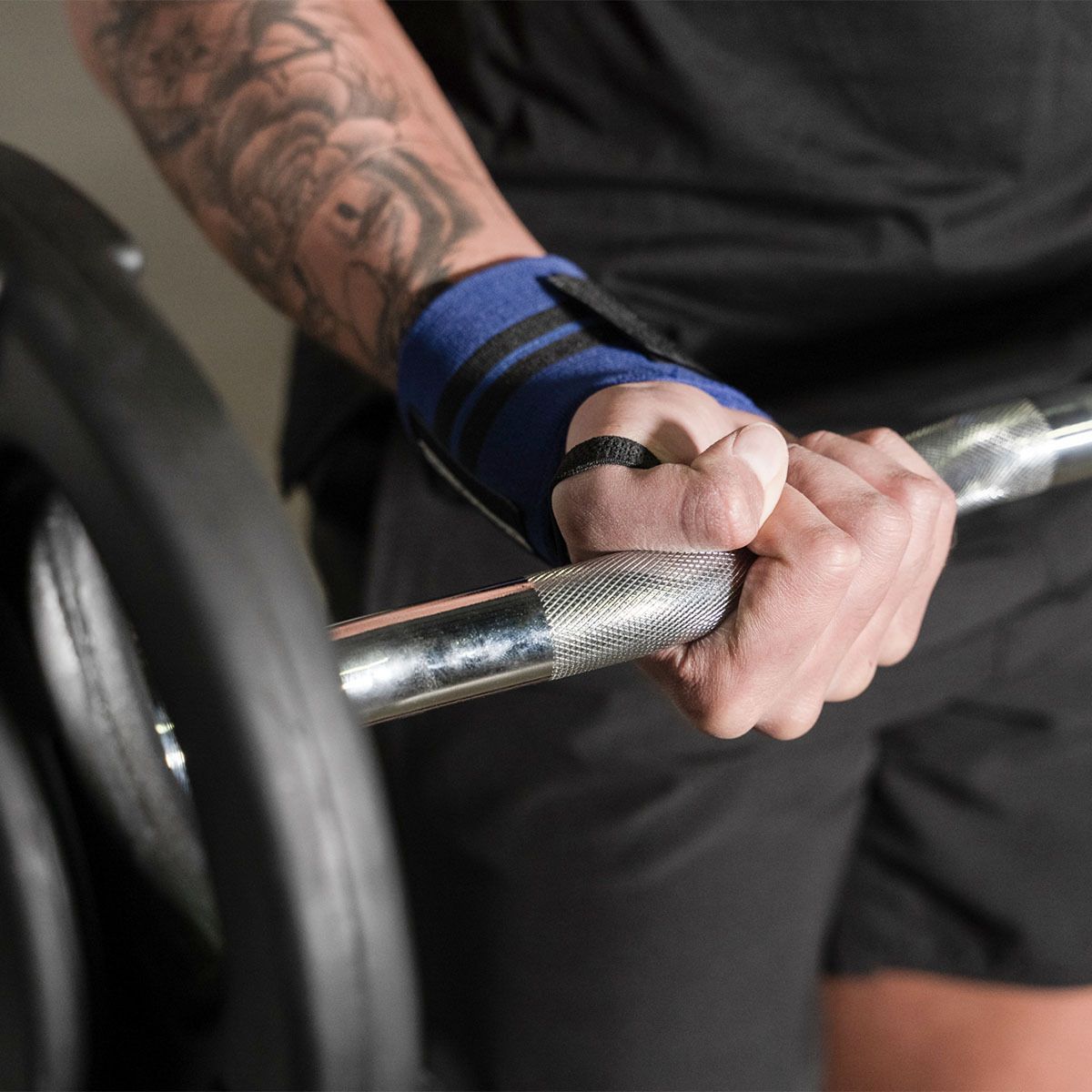Olympic EZ Curl Bar — close-up of the frame